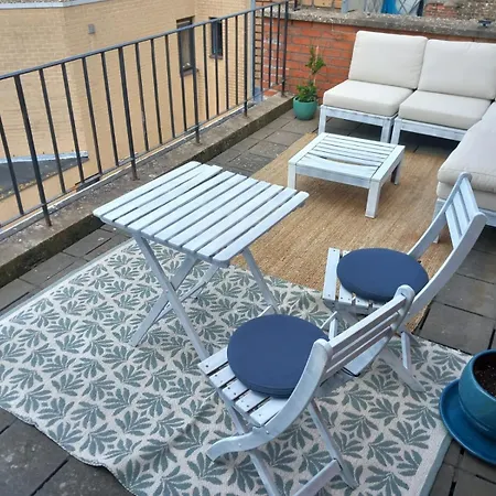 Gezellig Centraal Gelegen Penthouse Apartment Ostend